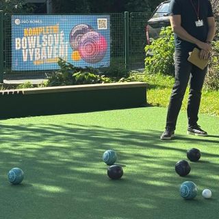 Banner na bowlsovych drahách v pražské Liboci… #probowlscz #bowls #lawnbowls